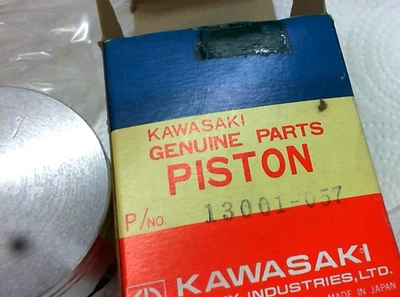 PISTÓN KAWASAKI G4TR KD100 KH100 KV100 NOS OEM .50 OVER 13001-057 AHRMA Foto 1 de 3