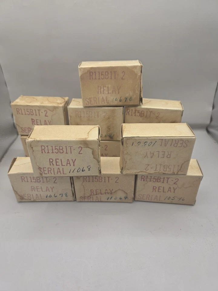 Lote de 12 relés marca Hart sin probar número de pieza R115B1T-2 Foto 1 de 4