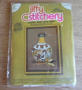 Nuevo en paquete Sunset Designs Jiffy Stitchery Bordado Kit ""Jarrón indio con pájaro"" #290 5x7 - Imagen 1 de 2