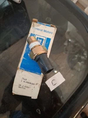 NUEVO 1984-2023 GM INTERRUPTOR DE RESPALDO OEM 14069600 CAMARO FIREBIRD JIMMY CORVETTE Foto 1 de 3