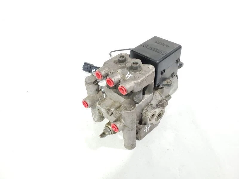 Nissan 240SX 1995 1996 OEM bomba de pieza de freno antibloqueo tracción trasera automática Foto 1 de 4