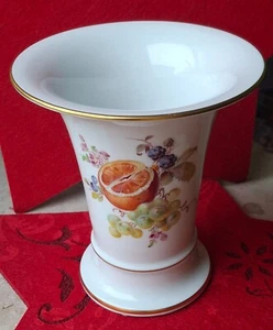 Meissen Porzellan Vase 16 cm hoch - Goldrand - Obst und Blumen Dekor - 1. Wahl - Bild 1 von 9