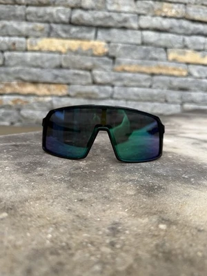 Gafas de sol Oakley Sutro, lentes verdes y azules y montura negra, MEJOR OFERTA Foto 1 de 3