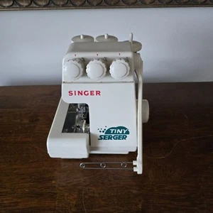 Vintage Singer Tiny Serger Mini Nähmaschine TS380A **ohne Pedal oder Netzkabel** - Bild 1 von 8