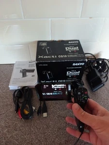 Sanyo Xacti VPC-CG10 Camcorder/Camera box leads & Charger & Tripod Manual Tested - Picture 1 of 12