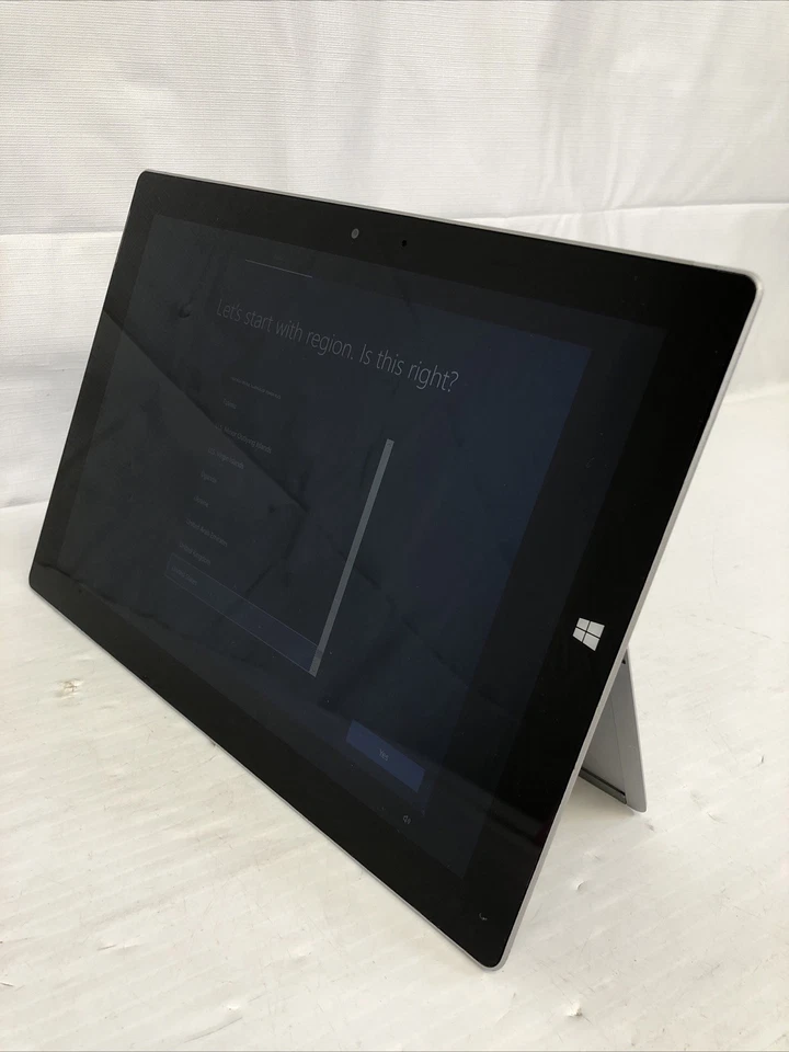 Microsoft Surface 3 Tablet Intel Atom X7-Z8700 1.6GHz 128GB SSD Windows 10 - Image 1 of 4