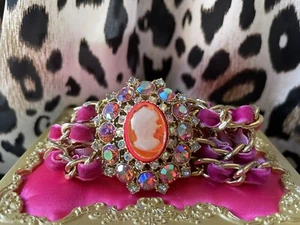 Betsey Johnson Granny Chic Neon Hot Pink Lucite Lady Cameo AB Bracelet VERY RARE - Picture 1 of 10