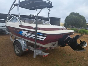 Maxum Bowrider Ski Boat - Picture 1 of 8
