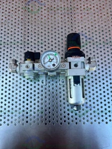 Regulador de filtro SMC NAW3000 7 - 120 PSI con calibre SMC - Imagen 1 de 12