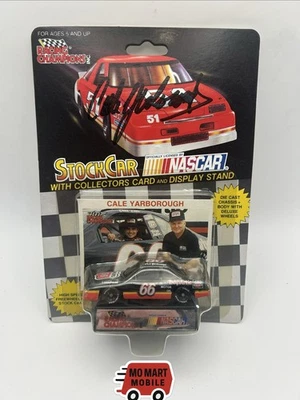 Firmado NASCAR Racing Champions #66 Cale Yarborough Phillips 66 1/64 Autógrafo Foto 1 de 4