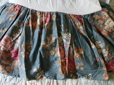 Ralph Lauren Vintage Sinclair King Bed Skirt-Cotton Sateen Odd Green Roses - Image 1 of 4