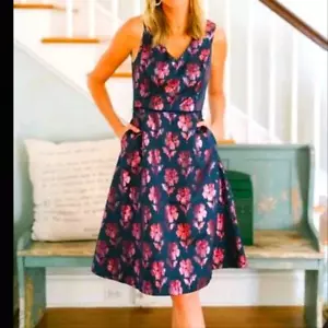 Vestido Draper James Jacquard Metálico Floral Ajuste y Acampanado Hasta el Té - Imagen 1 de 9
