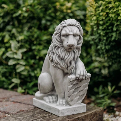Löwe mit Schild links Steinfigur H.40 cm Grau 15 kg Weißbeton frostsicher - Bild 1 von 4