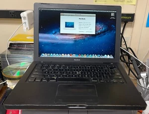 Apple MacBook BLACK 13-inch January 2008 2.2GHz Intel Core 2 Duo (MB063LL/B) - Picture 1 of 6