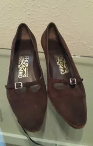 Salvatore Ferragamo STYLE Espresso Brown Suede Kitten Heels Sz6.5B made in Italy - Picture 1 of 12