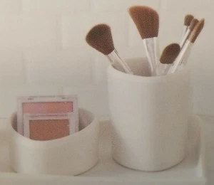 NUOVO Set di 2 Tazze di Roba Silhouette Bianche,4"H Bagno/Makeup/Ufficio Splendide! - Foto 1 di 10