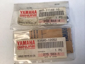 YAMAHA XVS650/ XV535 INLET VALVE GUIDE + CLIP NUMBER 4H7-11133-10 / 93440-12052 - Picture 1 of 2