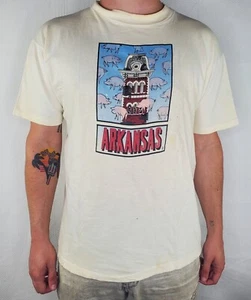 Camiseta RARA De Colección Arkansas Flying Pigs Blanca Dibujos Animados Cómic Hanes Beefy XL - Imagen 1 de 7