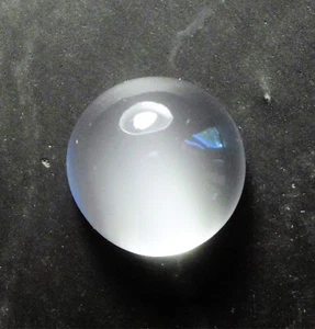 3 plus cts BELLO 9mm TAGLIO TONDO OCCHIO DI GATTO PIETRA DI LUNA CABOCHON INDIA - Foto 1 di 2