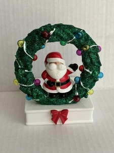 Bath And Body Works Papá Noel con soporte para jabón de manos corona de Navidad leer - Imagen 1 de 8