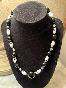 "Collar vintage hecho artesanalmente blanco y negro 17""�� nuevo" - Imagen 1 de 6