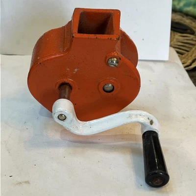 Plateadora cortadora de frijoles verdes de hierro fundido naranja vintage con abrazadera de mesa Foto 1 de 4