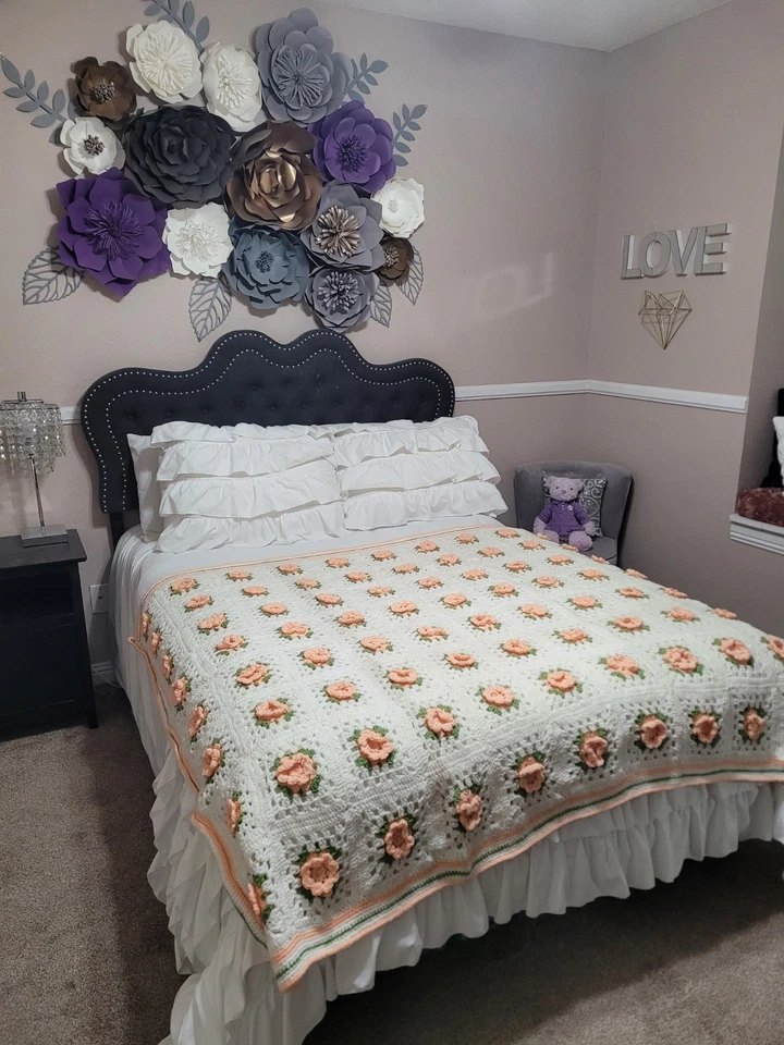 Manta afgana 3D flores rosa melocotón abuela cuadrada ganchillo tiro 54 x 66 pulgadas Foto 1 de 4