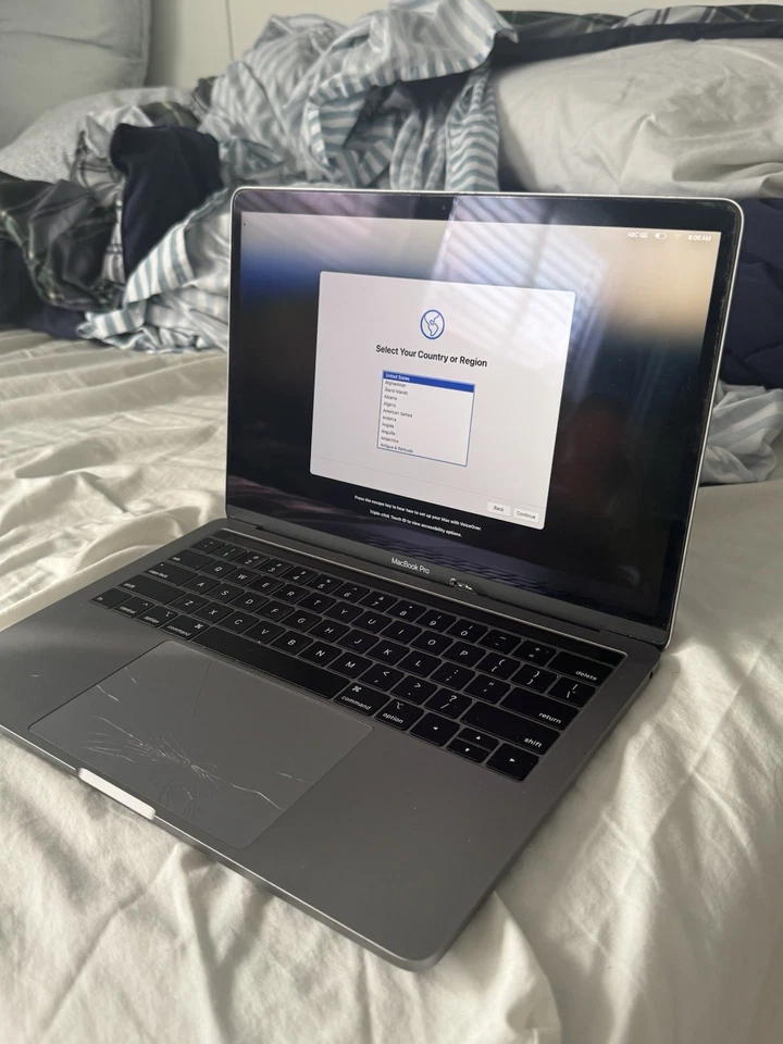 Apple MacBook Pro 13(128GB 固态硬盘,英特尔酷睿 i5 第 8 代,1.40GHz,8GB)笔记本电脑 — 第 1/4 张图片