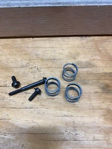 Resortes y tornillos usados de la cortadora de setos Excalibur GHT-225" Weed Eater/Poulan 22 - Imagen 1 de 5