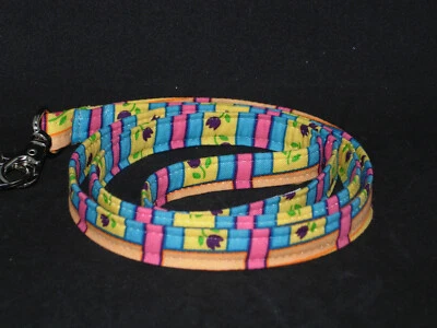 Cordón de jardín, azul rosa amarillo, flor púrpura, divertido soporte para insignia, llavero Foto 1 de 3