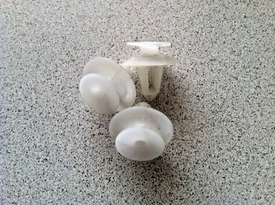 Mercedes-Benz C230 C280 W202 1997-2000 ~ clips de panel de 3 puertas ~ OEM Foto 1 de 2