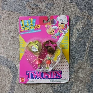 Vintage Puppen Mattel 1995 90er Toys Li'l Secrets Mini Twosies lila, orange, grün - Bild 1 von 10