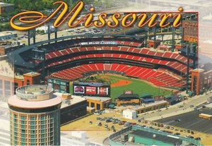 Gateway Arch View of Busch Stadium - Home of the MLB St. Louis Cardinals - Foto 1 di 2