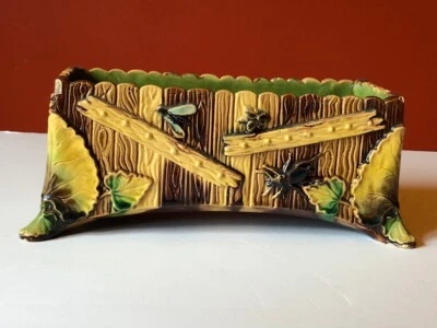 ANTIGUA MACETA O MACETA CON PATAS DE MAYÓLICA CON DETALLES SIMILARES A PALISSY Foto 1 de 4