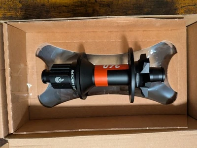 Buje trasero DT Swiss Classic 240 EXP, microspline, 6 pernos, 12x148 mm 28H Hole Boost Foto 1 de 2