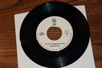 VINYL 45 BY GARETH BROOKS GOD REST YE MERRY GENTLEMEN B/W WHITE CHRISTM UNPLAYED - Image 1 of 2