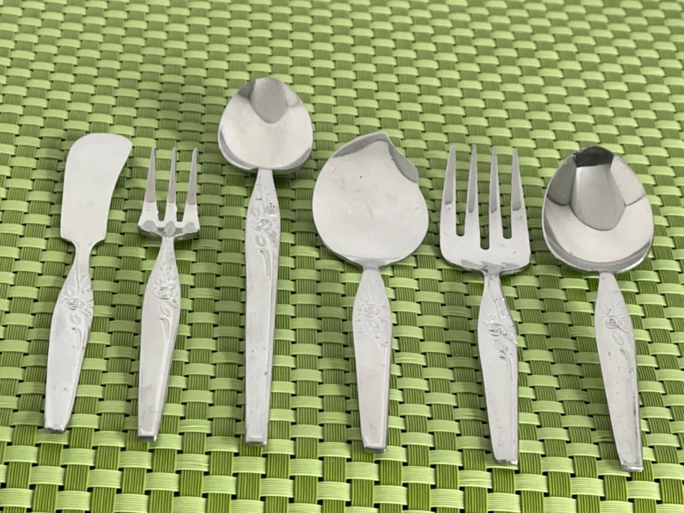 Hull ISLAND QUEEN Stainless Dorzel Single Rose Satin Choice Flatware B154WU - Image 1 of 1