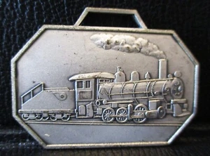 Reloj Bolsillo Tren Motor Locomtiva y Coche Llavero Ferrocarril Railroadiana RR Mfg Cbco - Imagen 1 de 3