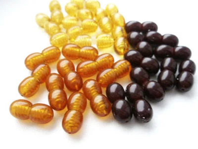 LOT- 30 JEWELRY PLASTIC SCREW CLASPS MIXED COLOR - Image 1 of 4