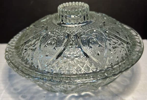 Vintage Pasari Glass Hearts & Roses Candy/Nut Dish with Lid 7” X 3.75” PRISTINE! - Picture 1 of 11