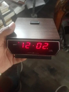 General Electric Red LED Alarm Clock Model GE 8143-5 Vintage Woodgrain Space Age - Picture 1 of 16