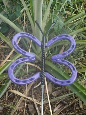 Borboleta ferradura roxa, arte de jardim ferradura, estaca de jardim, arte de quintal - Imagem 1 de 4