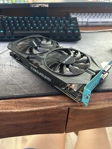 Gigabyte SOC Radeon R9 390 8GB Graphics Card (port doesn’t work circled in pic) - Picture 1 of 5