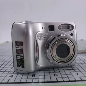 Nikon Coolpix E7600 Silver Digital Camera 7.1 Megapixels Tested And Works - Picture 1 of 12