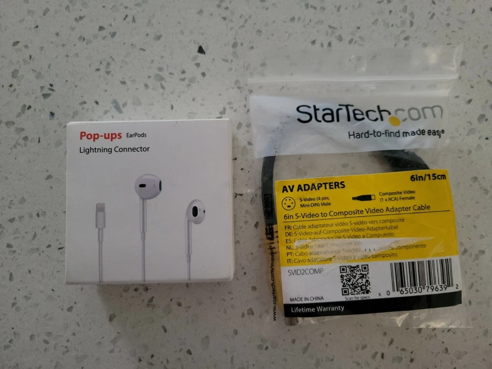 STARTECH.COM 6in/15cm S-Video to Composite video Adater cable & Pop-ups Lightnin - Image 1 of 4