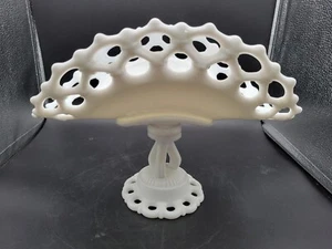 Vintage Westmoreland Milk Glass Pedestal Fruit Banana Plate Doric Lace - Picture 1 of 8