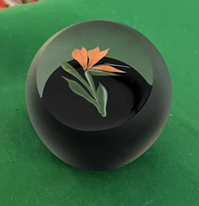 Correia Paperweight 1983 Flower  L.E. 22/100 - Bild 1 von 4