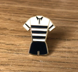 Hull FC Rugby League Retro Kit Metal Enamel Pin Badge - Picture 1 of 1