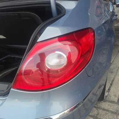 Б/у правый задний фонарь в сборе подходит: 2010 Volkswagen Cc четверть панели установлен Ri - Изображение 1 из 3