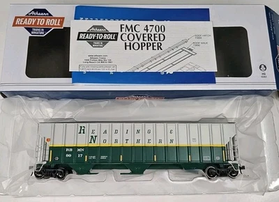 ATH81501 Athearn Reading, Blue Mountain & Northern 4700 3-Bay Covered Hopper - Image 1 of 4